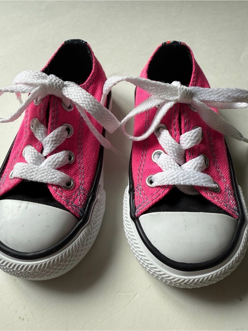 Chuck Taylor Neon Pink Toddler SIZE 5 All-Star Low Top (754835F)-NWOB
